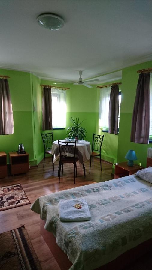 Hotelik Warmia -Pensjonat, Hostel ลิดซ์บาร์ก วาร์มิงสกี ภายนอก รูปภาพ